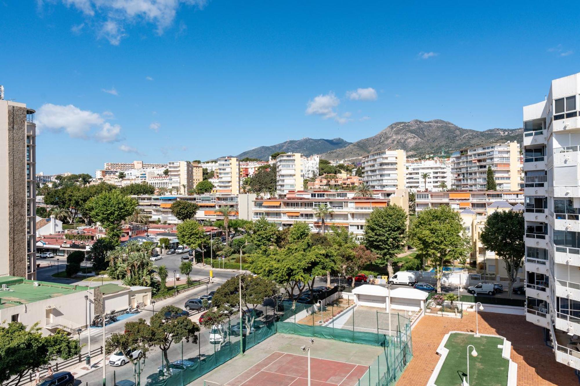Tropico Carihuela View & Parking Apartment Torremolinos Exterior photo